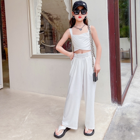 Bộ đồ hai mảnh gồm áo ngắn hai dây và quần ống rộng hợp thời trang dành cho bé gái