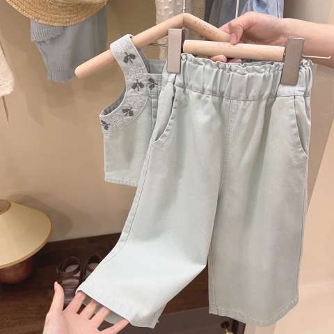 Bộ đồ hai mảnh gồm áo hai dây và quần ống rộng thời trang dành cho bé gái