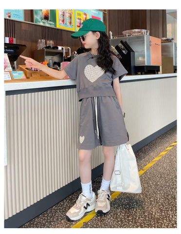 Bộ đồ thể thao bé gái dáng rộng áo thun tay ngắn và quần short phong cách giản dị