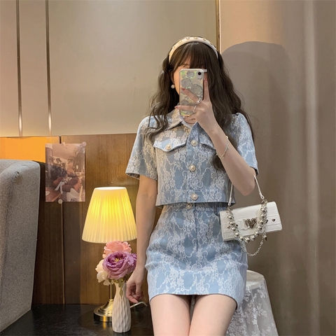 Bộ đồ nữ gồm áo sơ mi tay ngắn phối với chân váy phong cách ngọt ngào kiểu dáng cổ điển Pháp