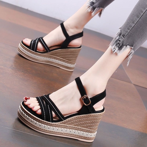 Dép sandal cao đế xuồng, dây quai chéo phù hợp mọi lứa tuổi mẫu mới