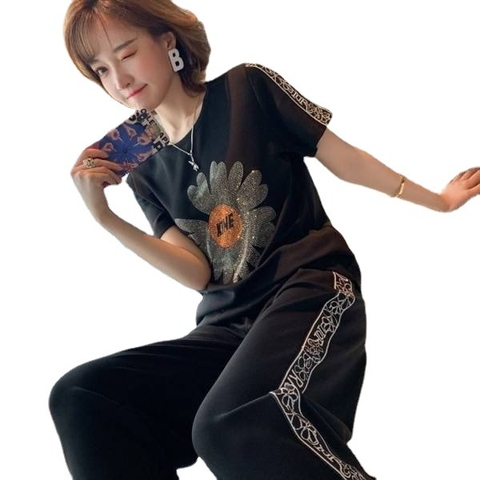 Bộ đồ thể thao giản dị họa tiết hoa cúc thời trang dành cho nữ