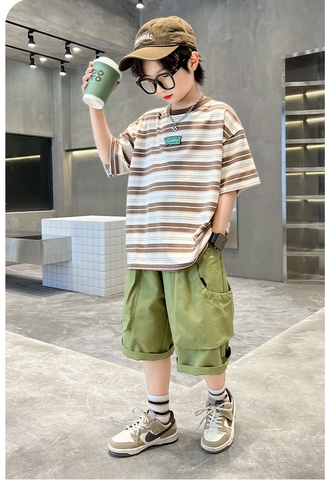 Bộ đồ ngắn tay mát mẻ họa tiết kẻ sọc phong cách đường phố cho bé trai