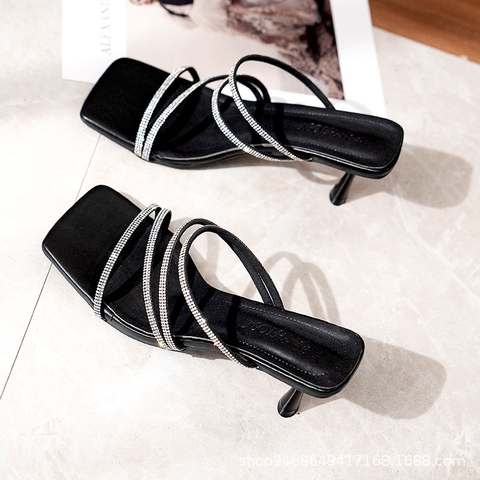 Giày sandal cao gót đế vuông quai chéo đính hạt kim cương nhỏ mẫu mới mùa hè