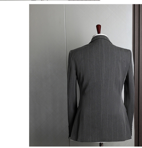 Bộ đồ vest kèm áo gile kẻ sọc sang trọng lịch lãm phong cách Anh Quốc