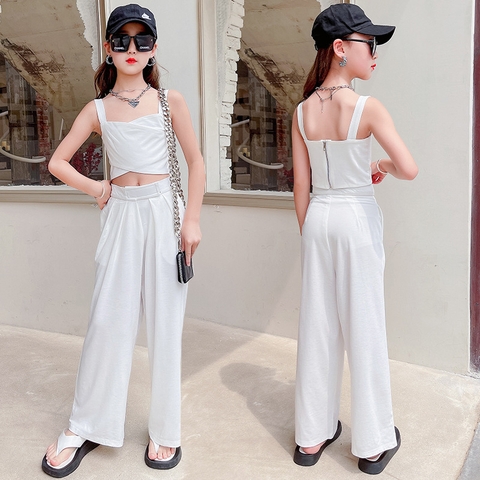Bộ đồ hai mảnh gồm áo ngắn hai dây và quần ống rộng hợp thời trang dành cho bé gái