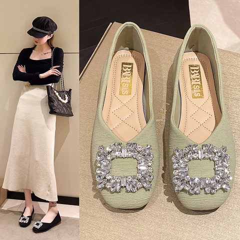 Giày lười mũi vuông, phong cách trưởng thành