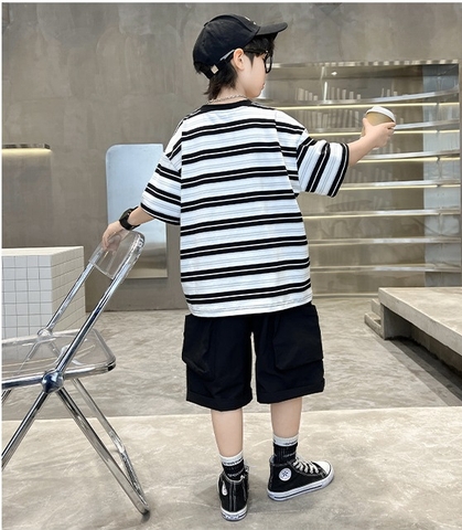 Bộ đồ ngắn tay mát mẻ họa tiết kẻ sọc phong cách đường phố cho bé trai