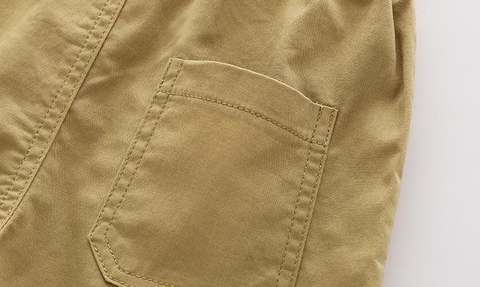 Quần short kaki cotton thoáng khí in hình hươu cao cổ cho bé trai
