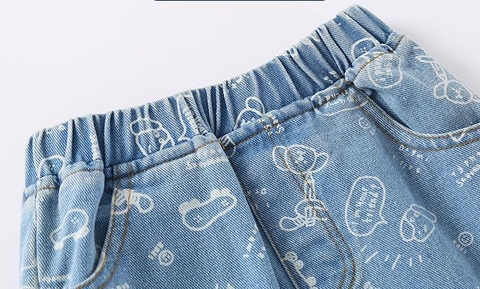 Quần short denim in họa tiết hoạt hình cho bé trai