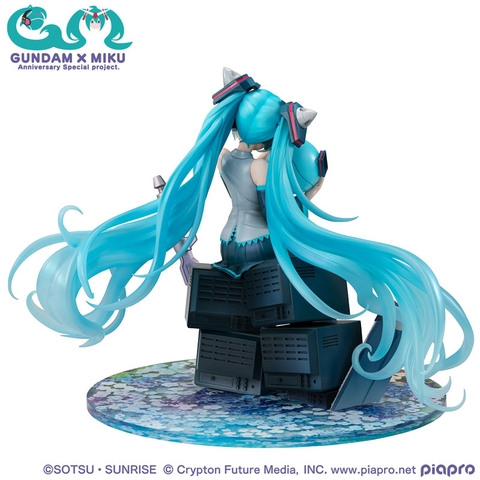 [PRE ORDER] MÔ HÌNH Kidou Senshi Gundam 00 - Piapro Characters - Haro - Hatsune Miku - Gundam x Miku Anniversary Special Project - Lucrea - 1/7 (MegaHouse) FIGURE CHÍNH HÃNG