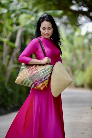 TÚI DU LỊCH & HƠN THẾ NỮA...