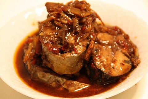 Cá ngừ kho riềng sả 350g (khay)