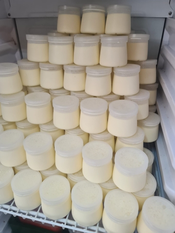 Sốt vang kèm sữa chua