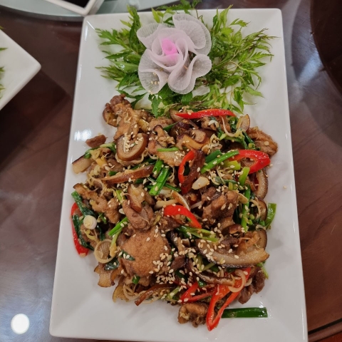 Đĩa thịt bê xào nấm