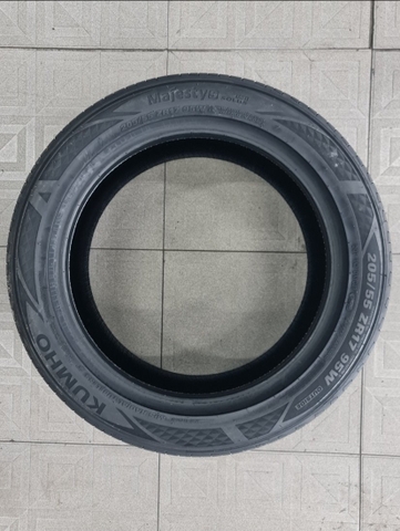 205/55R17 KUMHO Việt Nam Majesty 9 SOLUS TA91