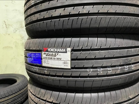 225/55R19 YOKOHAMA Nhật BluEarth-XT AE61