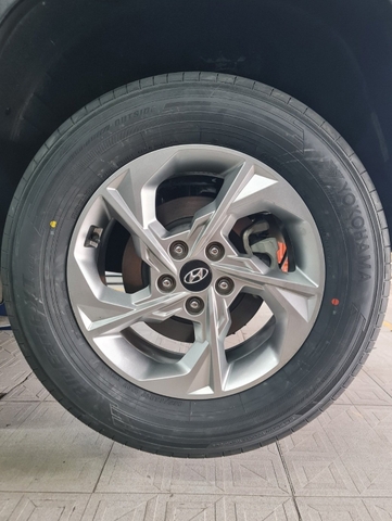 235/65R17 YOKOHAMA Nhật BluEarth-XT AE61