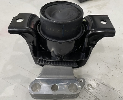 Cao su chân máy phải - XL7, ERTIGA AT 19- OE