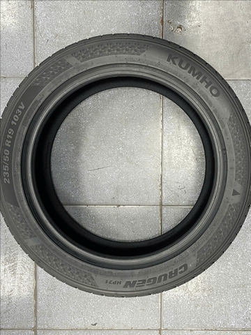 235/50R19 KUMHO Việt Nam CRUGEN HP71