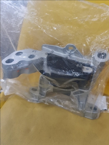 Cao su chân máy trên MAZDA (Mazda 6) OE