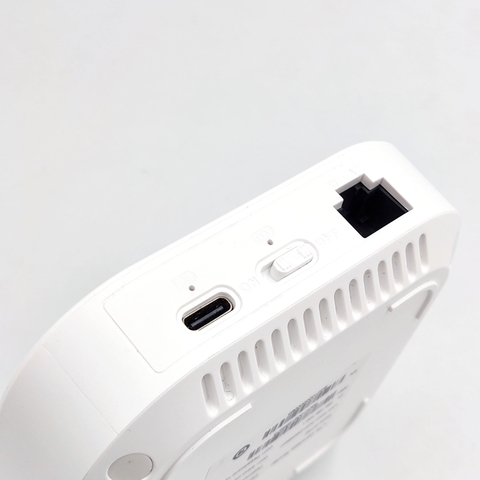Bộ phát wifi 4G cầm tay Olax MT30 tích hợp pin 4000mAh, có 1 cổng LAN