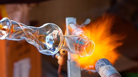 PHẦN 1 - Thủy Tinh Thô: Làm như thế nào để tạo ra những chai thủy tinh an toàn cho thực phẩm?