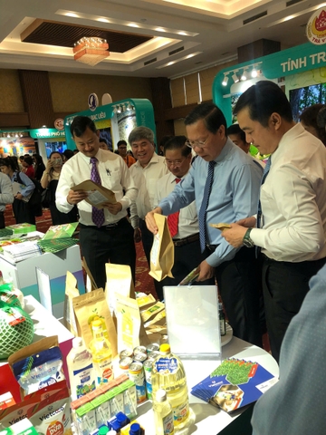 THAM GIA TRƯNG BÀY SẢN PHẨM TẠI HỘI NGHỊ SƠ KẾT THỎA THUẬN HỢP TÁC PHÁT TRIỂN KINH TẾ - XÃ HỘI GIỮA TP.HCM VÀ CÁC TỈNH, THÀNH VÙNG ĐBSCL GIAI ĐOẠN 2023-2024 VÀ KẾ HOẠCH TRIỂN KHAI GIAI ĐOẠN 2024-2025