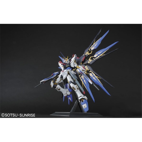 Mô hình lắp ráp PG Strike Freedom Gundam Bandai 4543112655066 4573102630568