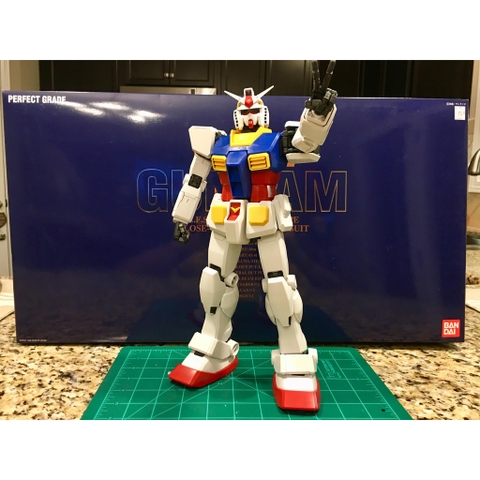 Mô Hình Gundam Bandai PG RX 78 2 1/60 -GDC