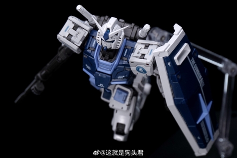 Mô hình lắp ráp Panda Model 1/100 RX-78-2 Gundam Ver.2.0 Base Color ( Tặng kèm Led & Decal nước)