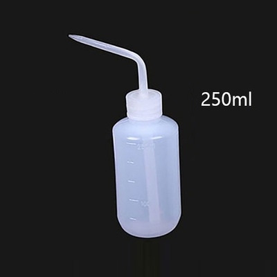 Chai nhựa với vòi phun làm sạch - Dụng cụ mô hình