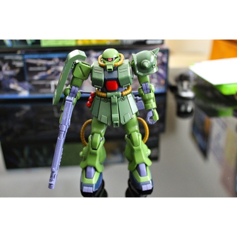 Mô hình Gundam HG MS-06FZ Zaku II Custom Bandai