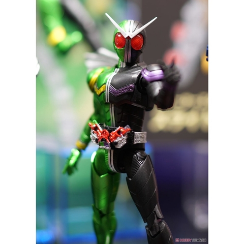 Mô hình lắp ráp Figure-rise Standard Kamen Rider Double Cyclone Joker Bandai