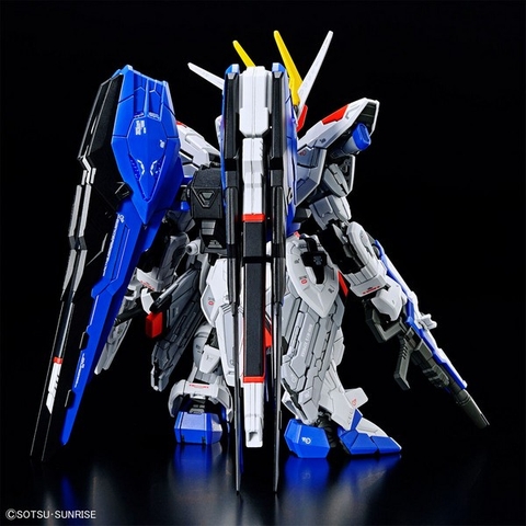 Mô hình lắp ráp MASTER GRADE MGSD FREEDOM GUNDAM Bandai 4573102642578