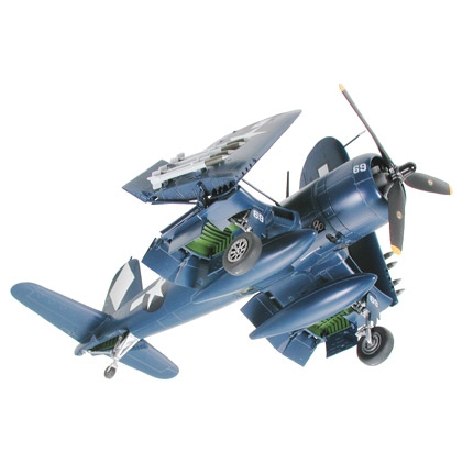 Mô hình lắp ráp máy bay VOUGHT F4U-1D CORSAIR W/ MOTO-TUG 1/48 TAMIYA 61085