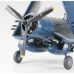 Mô hình lắp ráp máy bay VOUGHT F4U-1D CORSAIR W/ MOTO-TUG 1/48 TAMIYA 61085