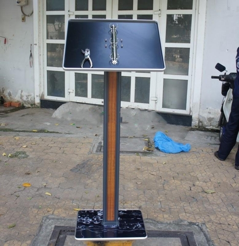 Bảng menu chân giả đá