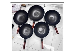 CHẢO SẮT TAY CẦM CÁN GỖ (LOẠI ĐEN) 40CM Cherry