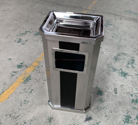 Thùng rác vuông, cửa bên A61