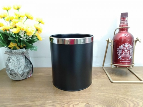 Thùng rác trong phòng 2 lớp A36-A2