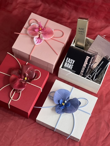 Hộp quà nhỏ không hoa (14x14x7cm) - Random Lan & Nơ