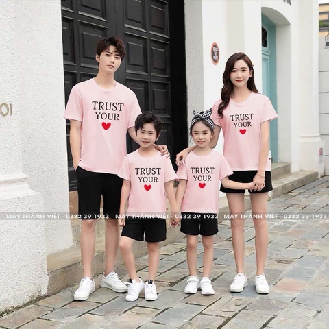 Áo Thun Đồng Phục Gia Đình Giá Rẻ Tại Bình Phước Màu hồng- Đồng Phục May Thành Việt