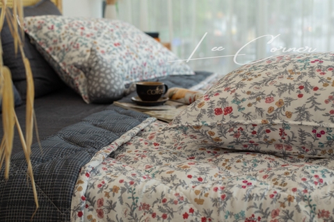 Bộ chăn gối Modal Micro màu trắng hoa nhỉ đỏ phối kẻ đen chần bông 2mx2m2