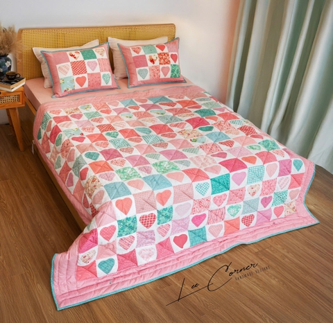 Bộ chăn ghép vải tim hồng, chần máy, kích thước 2x2,2m