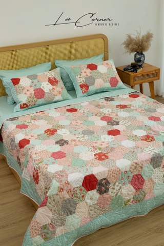 Bộ chăn ghép vải lục giác cạnh 7cm màu hồng pastel, chần máy, size 2x2,2m