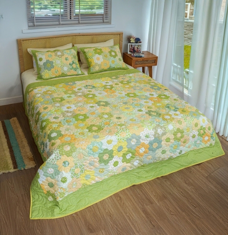 Bộ chăn ghép vải lục giác cạnh 3cm, vàng chanh, chần máy, size 2x2,2m