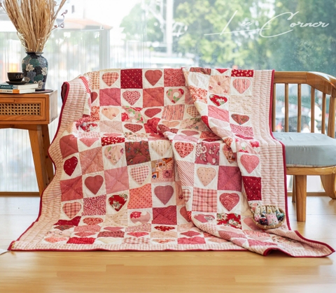 Chăn ghép vải hình trái tim, chần tay, kích thước 1,5x2m.