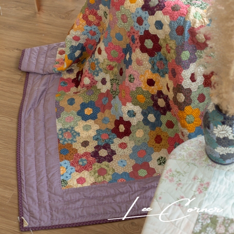 Chăn ghép vải đơn, hình lục giác cạnh 2cm, tone màu tím, chần tay, 1.5x1.2m