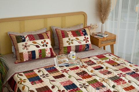 Chăn ghép vải khâu áp hoa họa tiết thổ cẩm màu nâu đỏ, chần tay size 2x2,2m